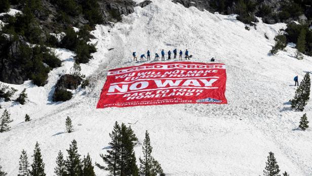 Kundgebung nach Aktion von Identitären in französischen Alpen