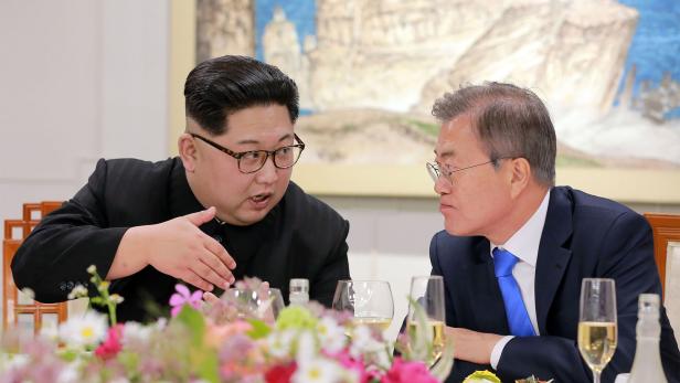 Kim Jong-un und Moon Jae-in genossen Nudelsuppe und Tauwetter beim Bankett in Panmunjom