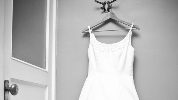 Für viele Frauen ist der Verkauf ihres ungebrauchten Brautkleides ein Schritt in ein neues Leben.