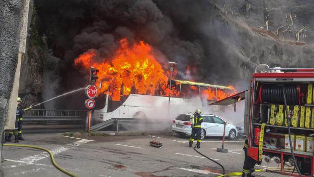 Touristenbus in Hallstatt ausgebrannt: Keine Verletzten