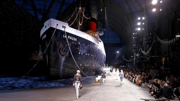 Chanel: Modenschau vor einem Kreuzfahrtschiff