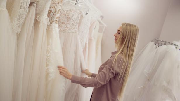 Brautkleid-Suche: Experten-Tipps für die Anprobe