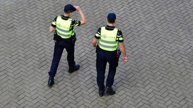 Den Haag: Polizisten stoppten Messerattentäter - Verletzte
