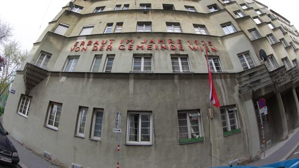 Stadt Wien tauscht bei allen Gemeinde-Bauten die Namensschilder aus