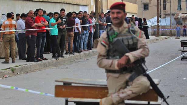 Zunächst geringe Beteiligung an irakischer Parlamentswahl