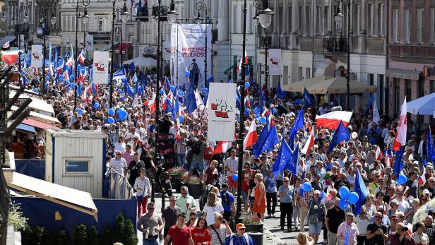 Tausende Polen demonstrieren gegen die Regierung