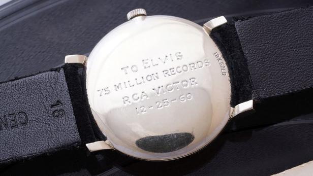 Presley hatte die mit 18 Karat Weißgold versetzte Uhr bei einer Wolhtätigkeitsveranstaltung 1961 erhalten.