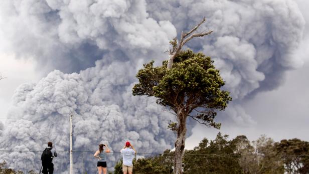 Hawaii: 9.000 Meter hohe Aschewolke aus Vulkan Kilauea