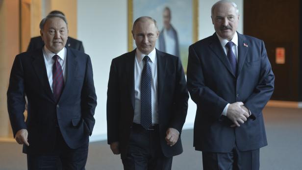 Kazakh President Nazarbayev, Russian President Putin and Belarussian President Lukashenko meet in Astana