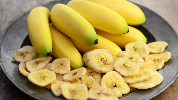 Liegt die letzte Mahlzeit länger zurück, sorgen Bananen, Cashews und Haferflocken für eine ausgeglichenere Stimmungslage