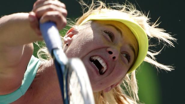 Maria Sharapova of Russia serves during her victory over Sara Errani of Italy in their quarter-final match at the Sony Open tennis tournament in Key Biscayne, Florida March 27, 2013. REUTERS/Kevin Lamarque (UNITED STATES - Tags: SPORT TENNIS)