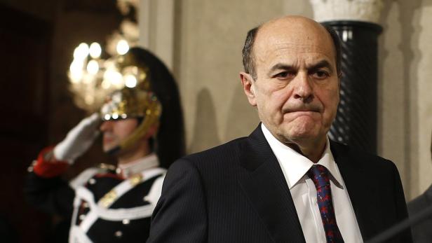 Italy&#039;s PD (Democratic Party) leader Pierluigi Bersani arrives to attend a news conference following a meeting with Italian President Giorgio Napolitano at the Quirinale Presidential palace in Rome March 28, 2013. REUTERS/Tony Gentile (ITALY - Tags: POLITICS TPX IMAGES OF THE DAY)