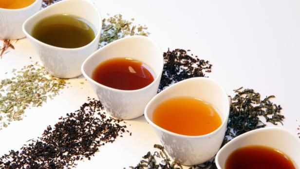 Den Sorten von Tee werden gesundheitsfördernde Eigenschaften zugeschrieben