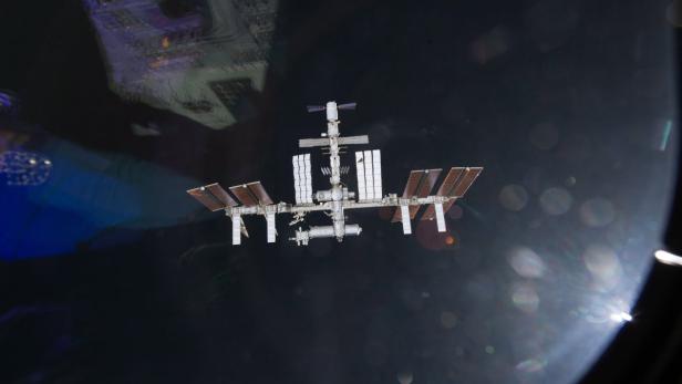 FILE SPACE SHUTTLE INTERNATIONAL SPACE STATION epa03157118 (FILE) A file undated handout image from NASA T.V. released on 20 May 2011 and taken by one of the crew members aboard the space shuttle Endeavour shows the International Space Station (ISS) as the two spacecraft were preparing to link up in Earth orbit. Reports state on 24 March 2012 that the crew of the ISS evacuated to escape capsules as a piece of space debris approached the space station. The debris from a Russian rocket was discovered on 23 March 2012 after it was too late to reposition the Space Station. EPA/NASA T.V./HANDOUT HANDOUT EDITORIAL USE ONLY *** Local Caption *** 00000402743447