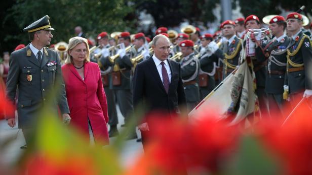 "Hochgefährdeter" Gast Putin: Cobra bewacht Kneissl-Hochzeit