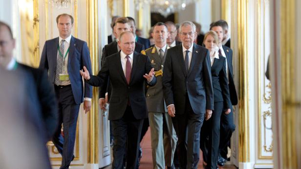Haltung statt Herzlichkeit: Bundespräsident Van der Bellen blieb beim Empfang Putins in der Hofburg anders sein Vorgänger Heinz Fischer sachlich, distanziert - und inhaltlich unverbindlich