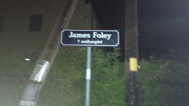 Ein Straßenschild mit der Aufschrift „James Foley“.