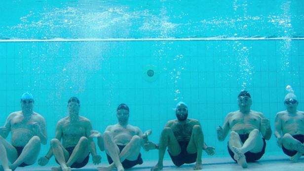 Nach schwedischem Vorbild findet sich britische Männergruppe zum Synchronschwimmen zusammen