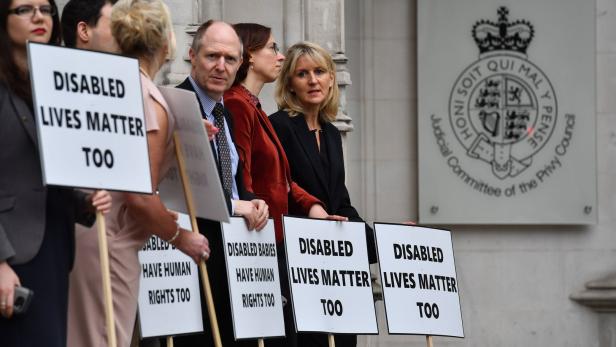 Aktivisten vor dem Obersten Gericht in London