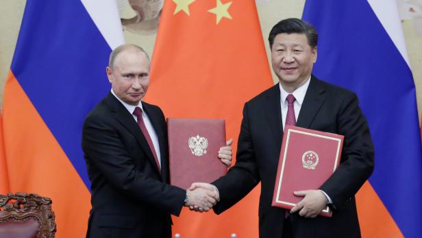 China: Xi zeichnete "besten Freund" Putin mit Medaille aus