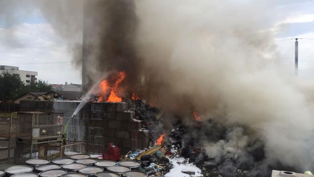 Brand auf Gelände von Entsorgungsfirma in St. Pölten