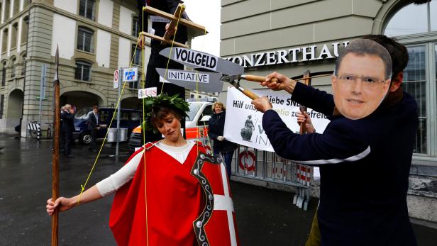Demo für das Vollgeld vor der Schweizer Nationalbank.