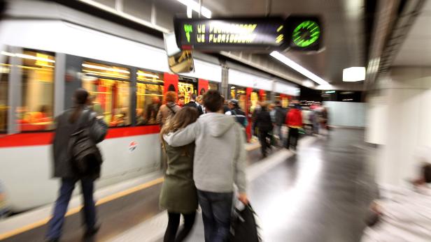 Dealer spuckte Drogenkugeln auf U-Bahn-Gleis: Zug angehalten