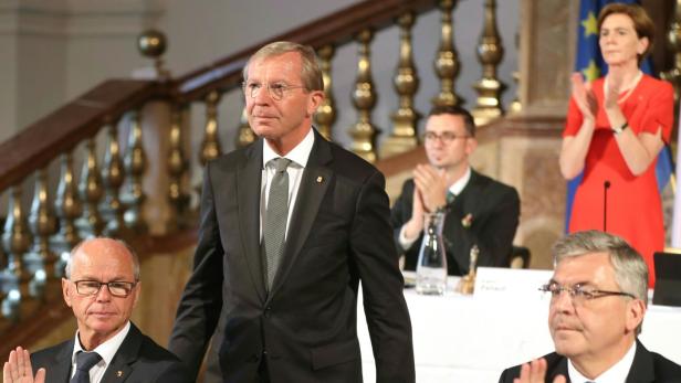 Wilfried Haslauer (ÖVP) ist von den Abgeordneten einstimmig als Landeshauptmann gewählt worden