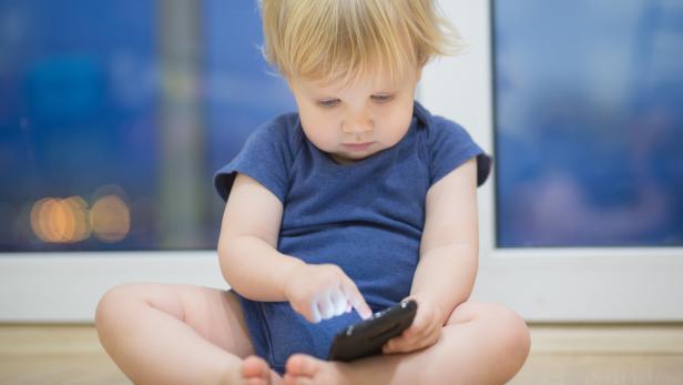 Smartphone statt Bilderbuch: Wenn Kleinkinder Medien nutzen