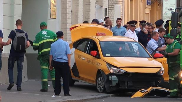 Moskau: Taxifahrer fuhr auf Gehweg und verletzte sieben Menschen