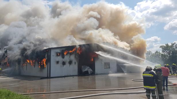 Brand in Hühnerzuchtbetrieb im Bezirk Neunkirchen