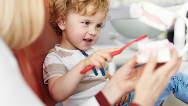 Kostenlose Zahnreinigung soll Zahnstatus bei Kindern verbessern