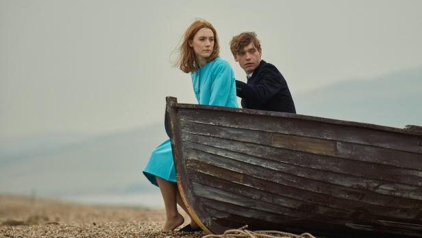 Saoirse Ronan und Billy Howle erleben ihre erste große Liebe in Ian McEwans &quot;Am Strand&quot;
