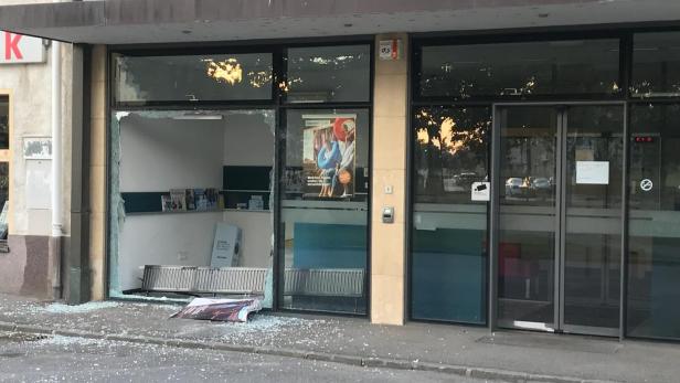 Schwadorf: Drei Täter stahlen Bankomaten