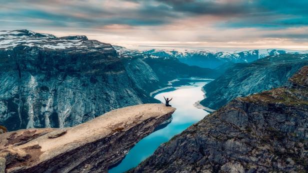 Die Trolltunga in Norwegen wird von Touristen gestürmt.