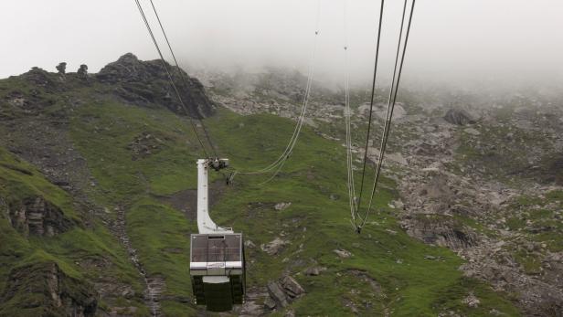 Defekte Seilbahn in der Schweiz: Touristen mit Helikoptern geborgen