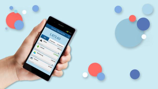Eine Hand hält ein Smartphone mit einer Kontoübersicht-App.