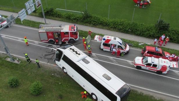 Zwölf Verletzte bei Busunglück in Bad Goisern