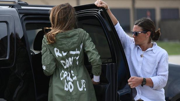 Nach Melanias Skandal-Outfit: Modelabel designt Jacke um