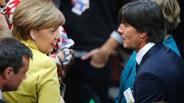 Merkel und Löw: Schaffen sie das?