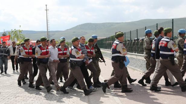 Festnahme von 138 Sicherheitskräften in der Türkei angeordnet