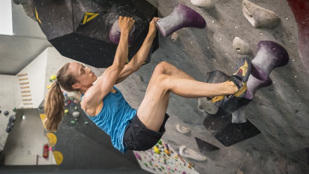 Kletterstil: Eine Seil-Sicherung gibt es beim Bouldern nicht, lediglich Kletterschuhe sind nötig