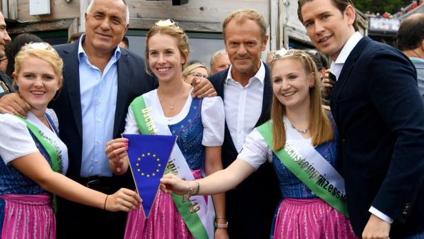 Sebastian Kurz übernahm vom bulgarischen Ministerpräsidenten Bojko Borissow im steirischen Ort Schladming den EU-Rats-Vorsitz