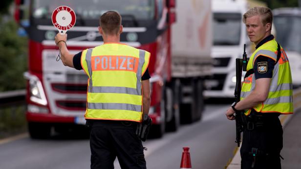 Unfreiwillig Schlepper: Lkw-Fahrer in OÖ schlug Alarm