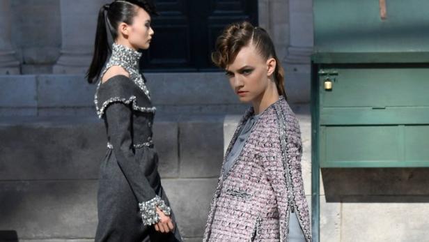 Chanel-Show: Lagerfeld erfindet die Tweed-Jacke neu