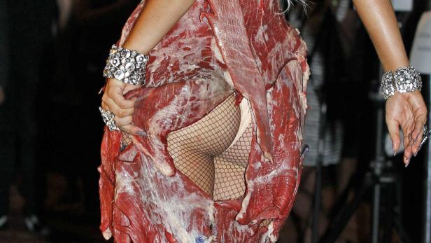 Kein Gummi: Gaga trug 10 Kilo Echtfleisch