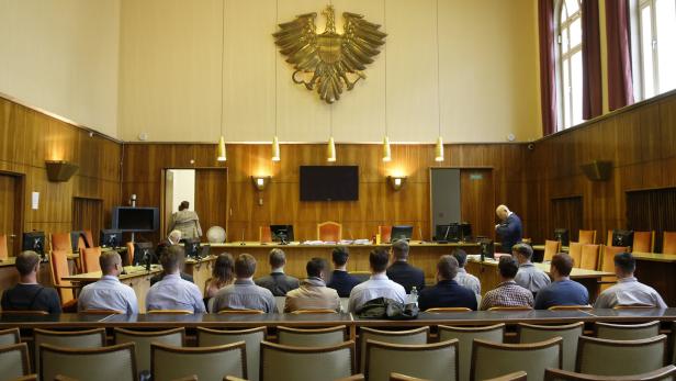 Identitäre-Prozess in Graz mit Befragung der Angeklagten fortgesetzt 
