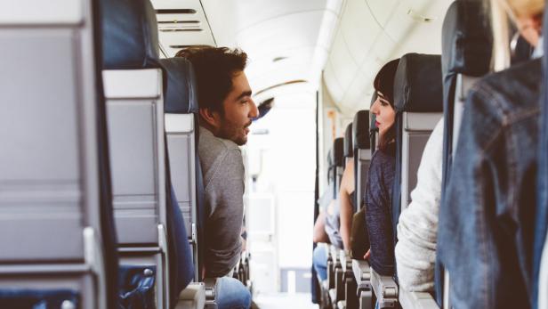 Im Flugzeug: Liebesgeschichte verbreitet sich viral auf Social Media