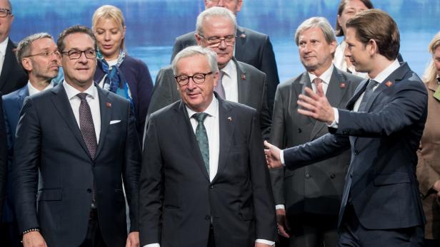 Bundeskanzler Sebastian Kurz empfängt Kommissionspräsident Juncker. Mit FPÖ-Vizekanzler Strache hatte er ein langes Vieraugengespräch.