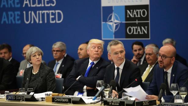 Trump im Kreise der NATO-Partner